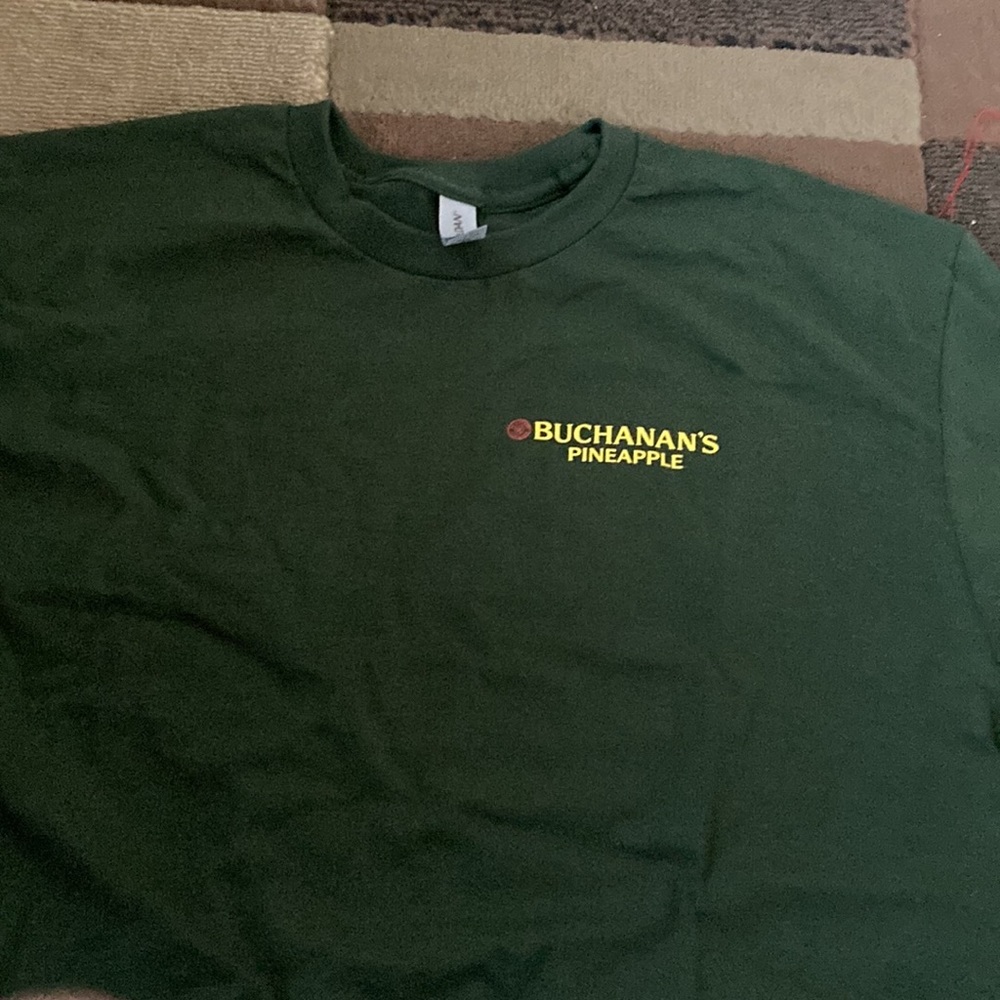 Green Buchanan pineapple size large tee shirt
